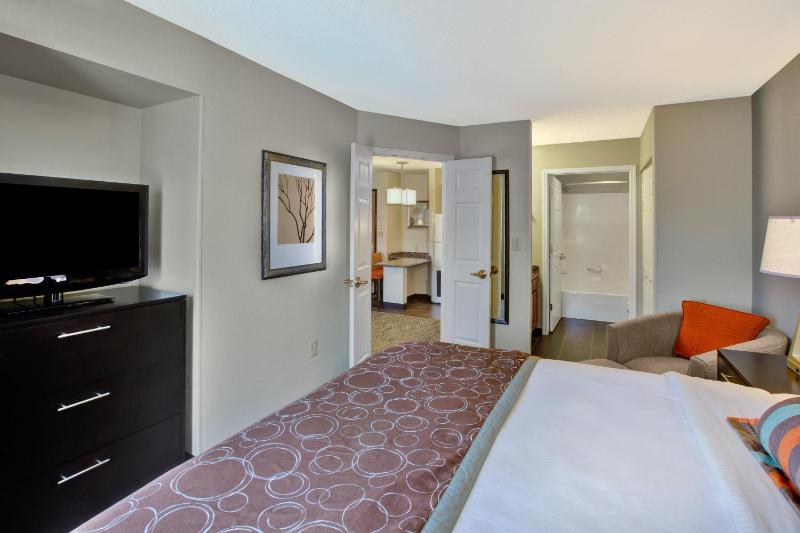 One-Bedroom King Suite image 3