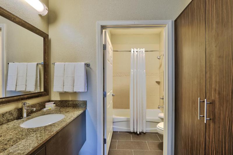 Two-Bedroom King Suite image 2