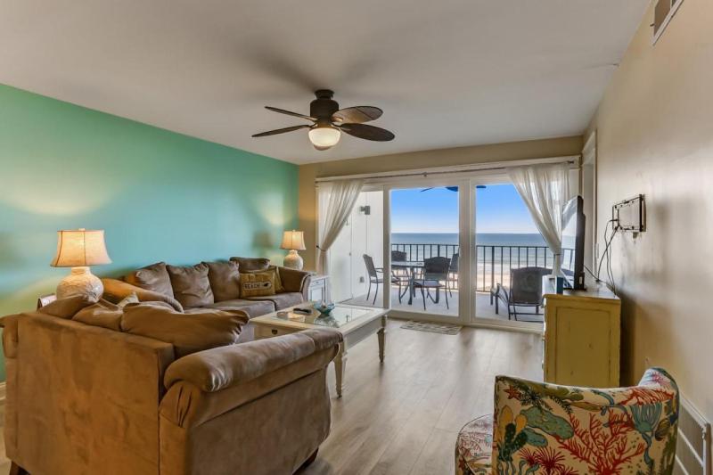 4th Floor 2 Bed/2 Bath Oceanfront condo sleeps 6. Beach view balcony & pool - image 26