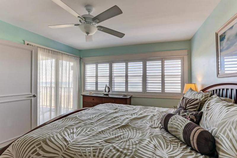 4th Floor 2 Bed/2 Bath Oceanfront condo sleeps 6. Beach view balcony & pool - image 39