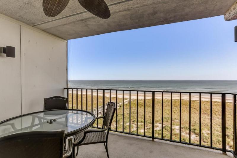 4th Floor 2 Bed/2 Bath Oceanfront condo sleeps 6. Beach view balcony & pool - image 37