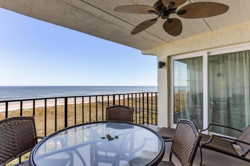 4th Floor 2 Bed/2 Bath Oceanfront condo sleeps 6. Beach view balcony & pool - image 16