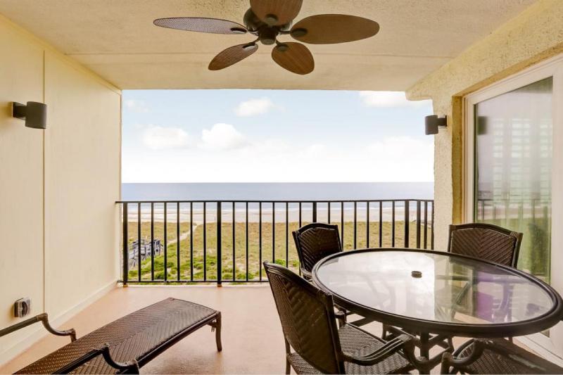 4th Floor 2 Bed/2 Bath Oceanfront condo sleeps 6. Beach view balcony & pool - image 13