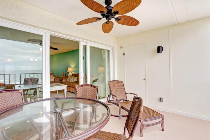 4th Floor 2 Bed/2 Bath Oceanfront condo sleeps 6. Beach view balcony & pool - image 15