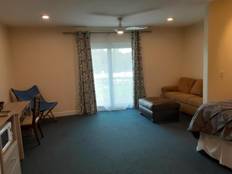 Superior King Suite image 4