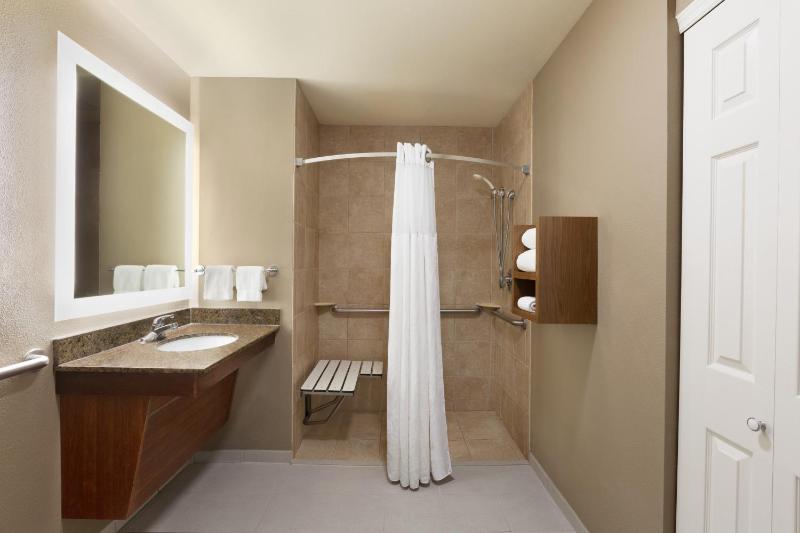 Queen Room with Roll-In Shower - Disability Access image 3