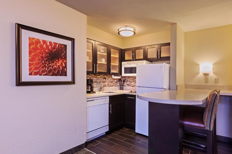 One-Bedroom Suite image 3