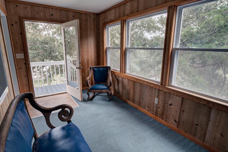 One-Bedroom Cottage image 2