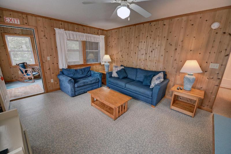 One-Bedroom Cottage image 3