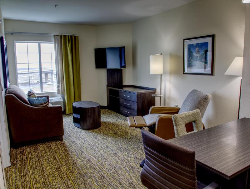 One-Bedroom King Suite image 4