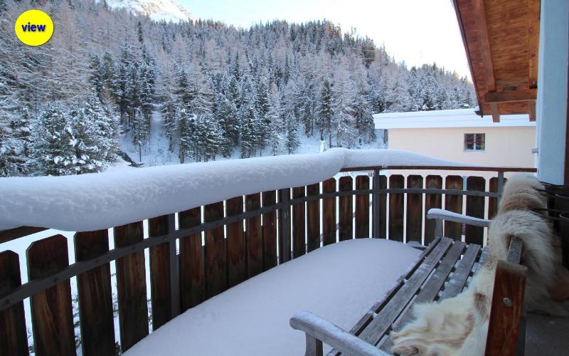 Apartment with Mountain View image 4