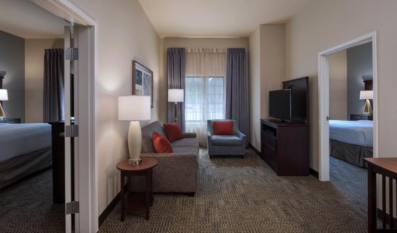 Two-Bedroom Suite - Disability Access image 3