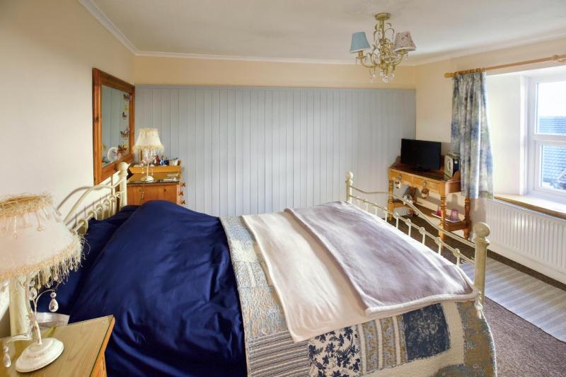 Double Room with Shower image 3