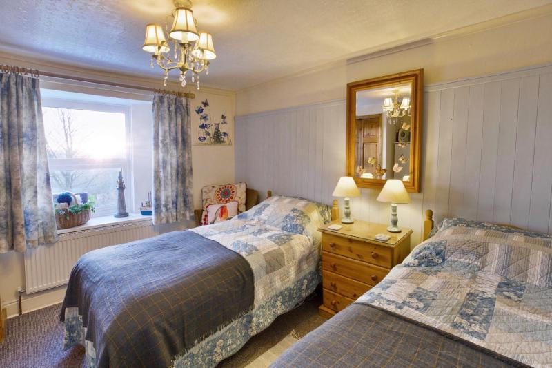 Standard Twin Room with Shower image 4