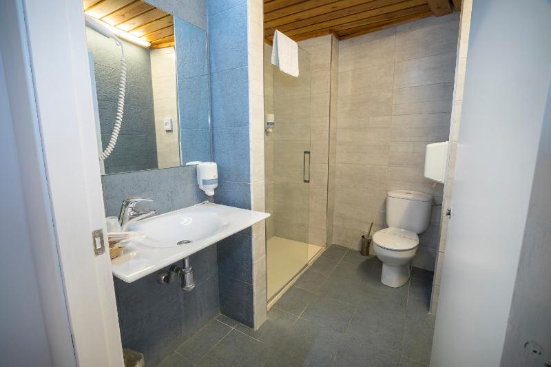 Twin Room image 2
