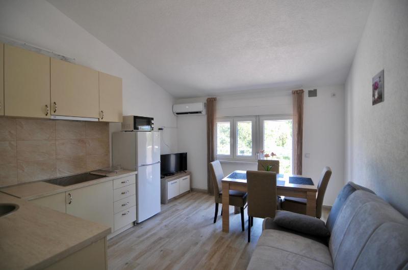 King Room with Mountain View image 3