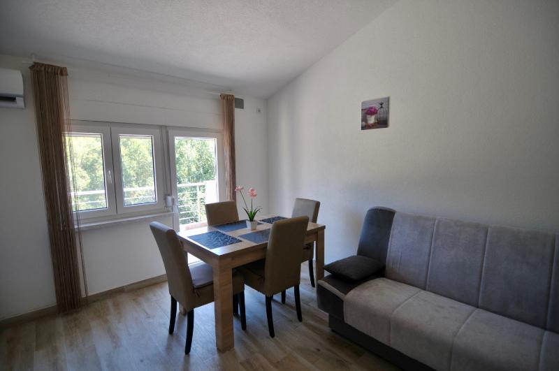 King Room with Mountain View image 4