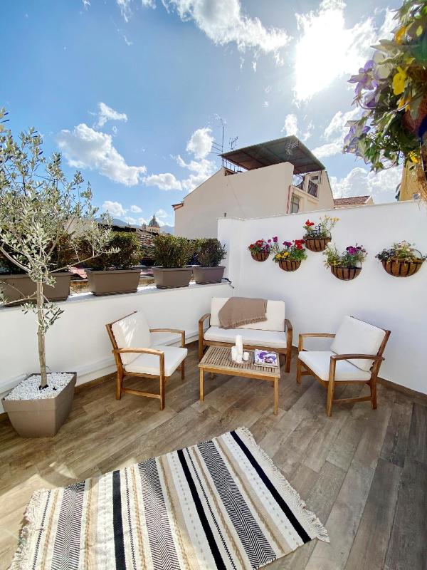 King Suite with Spa Bath image 3