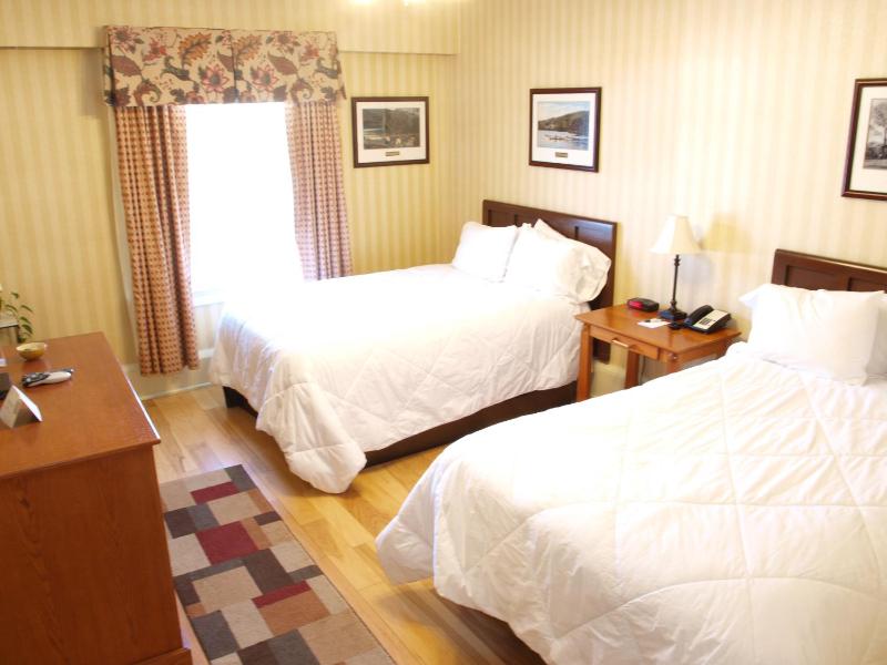 Double Room with Two Double Beds and Riverview  image 4