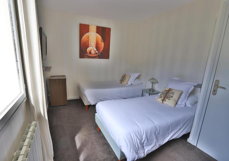 Superior Twin Room image 1