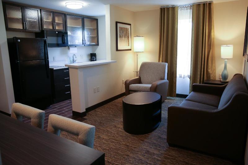 Queen Suite with Two Queen Beds - Non-Smoking image 4