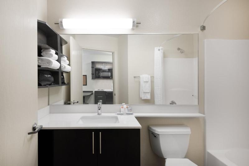One-Bedroom Suite with Sofa Bed image 2