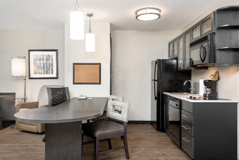 One-Bedroom Queen Suite - Non-Smoking image 2