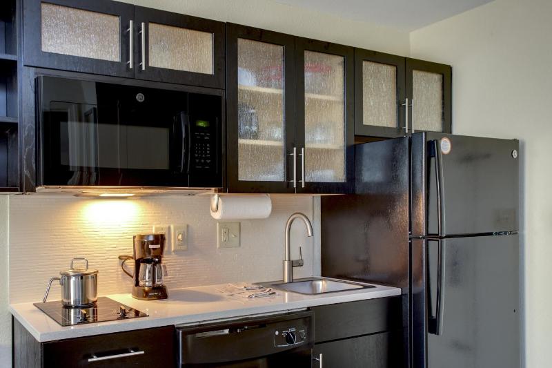 One Bedroom Suite with One Queen Bed image 3
