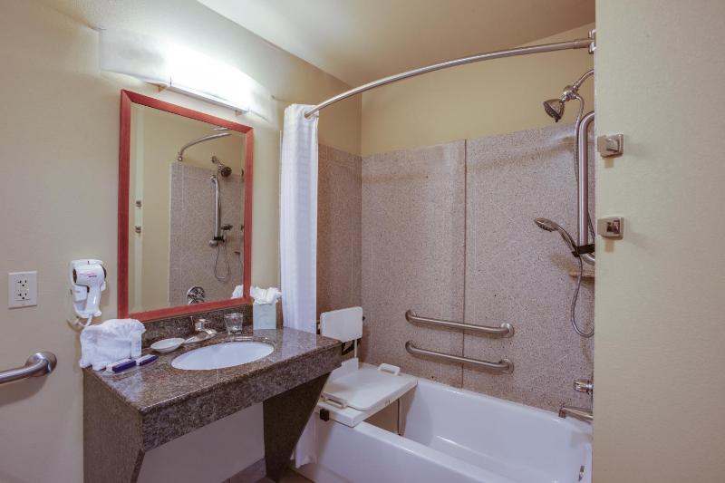 Queen Room - Disability Access with Bathtub - Non-Smoking image 3