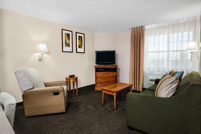 Queen Suite - Non-Smoking image 4