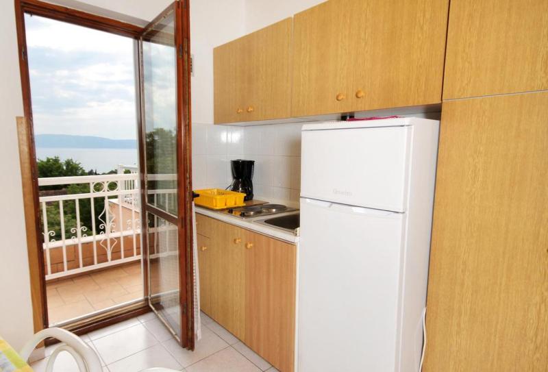 One-Bedroom Apartment with Terrace and Sea View image 3