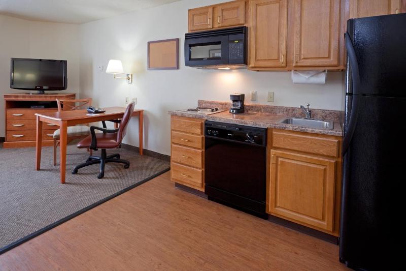 Queen Studio Suite- Non-Smoking image 3