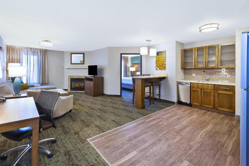One-Bedroom Queen Suite - Non-Smoking image 4