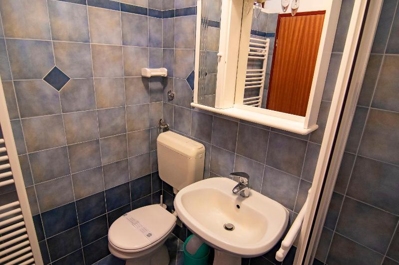 One-Bedroom Apartment image 4