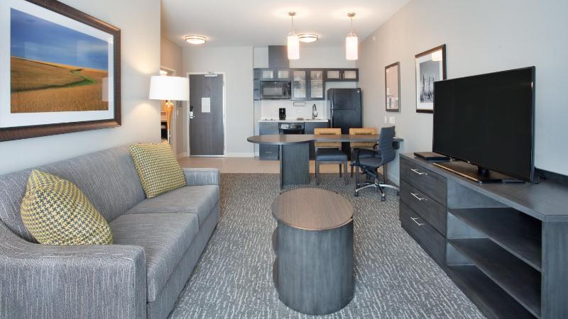 One-Bedroom King Suite image 2
