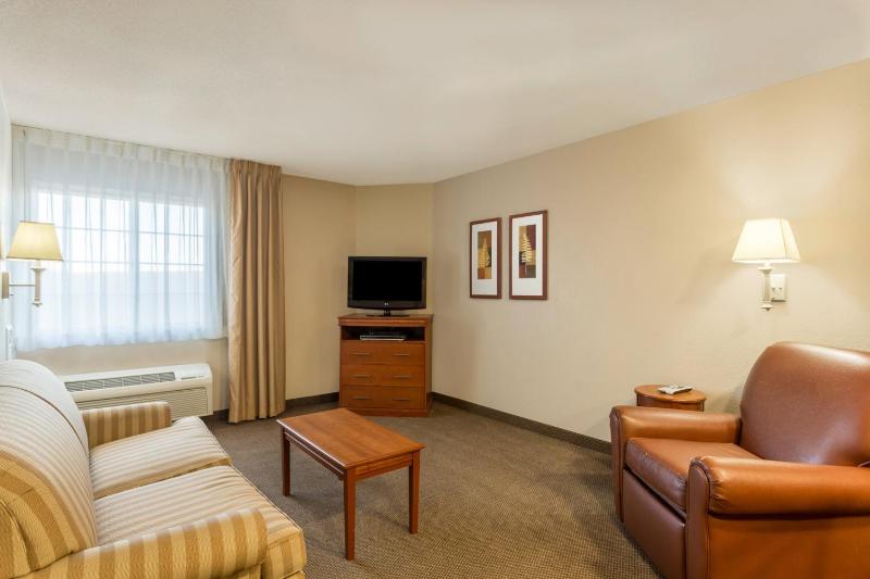 One-Bedroom King Suite image 3