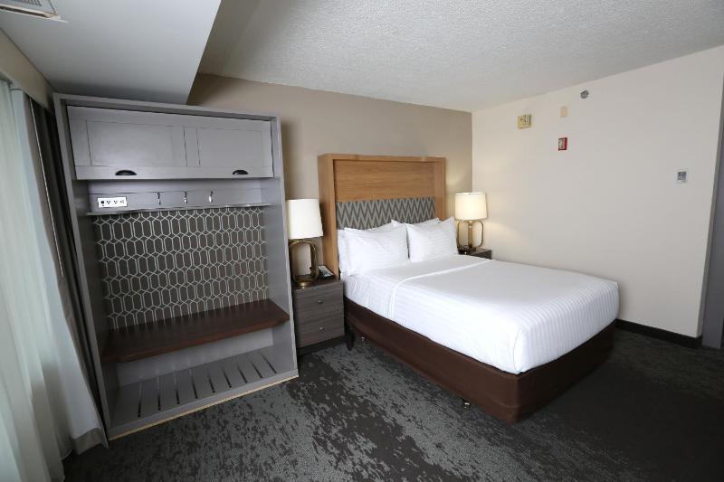 Queen Room - Disability Access image 3