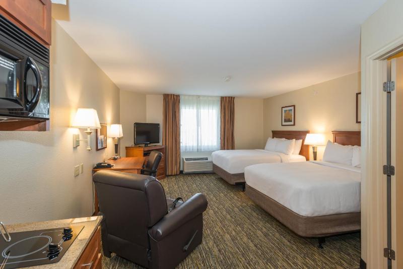Studio Suite with Two Queen Beds image 3