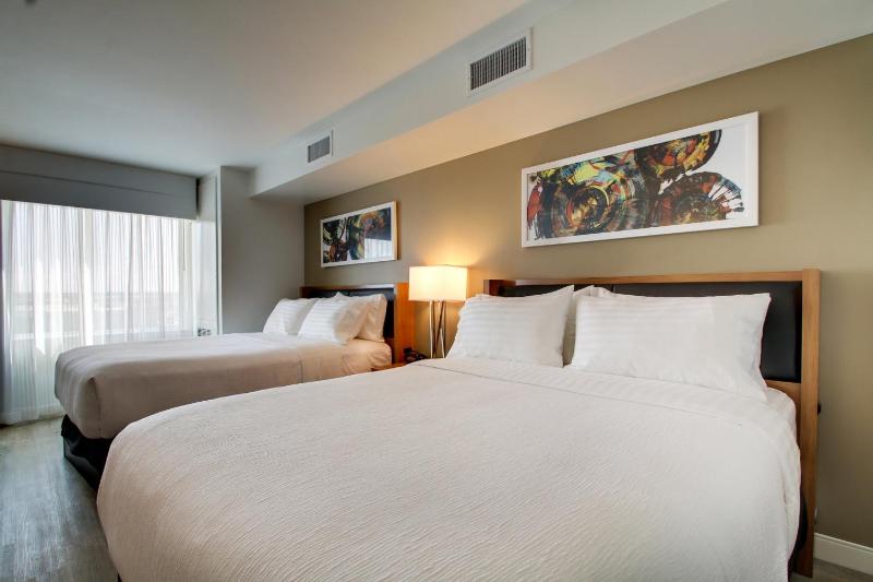 Standard Queen Room with Two Queen Beds and Mobility Accessible Tub image 2