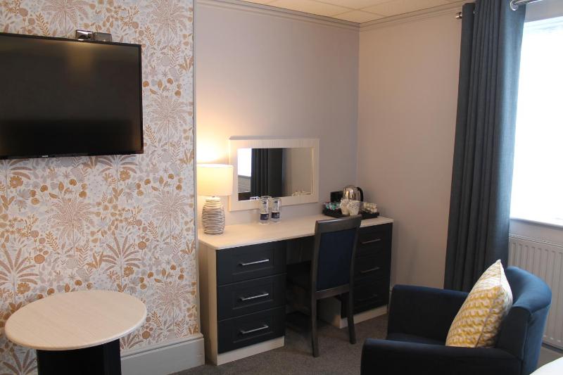 Twin Room image 3