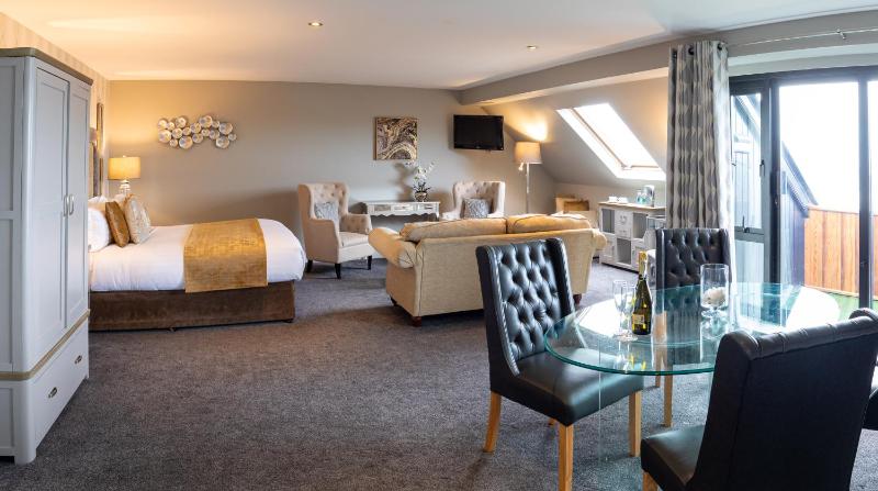 Superior Suite with Sea View image 4