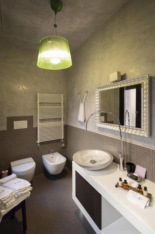 Junior Suite with Canal View image 2