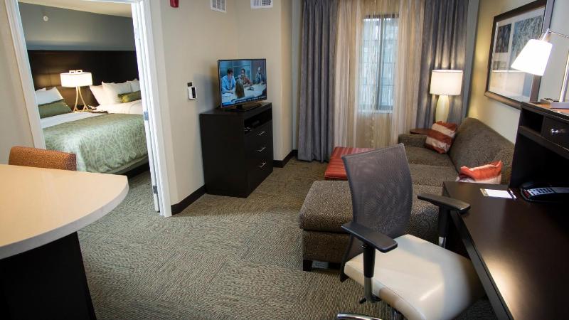 One-Bedroom Suite with Two Queen Beds image 1