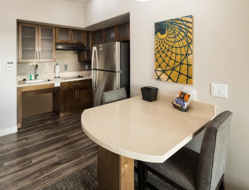One-Bedroom Suite - Hearing Accessible with Tub/Non-Smoking  image 3