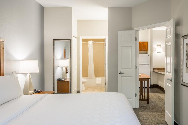 One-Bedroom Queen Suite -Non-Smoking image 3