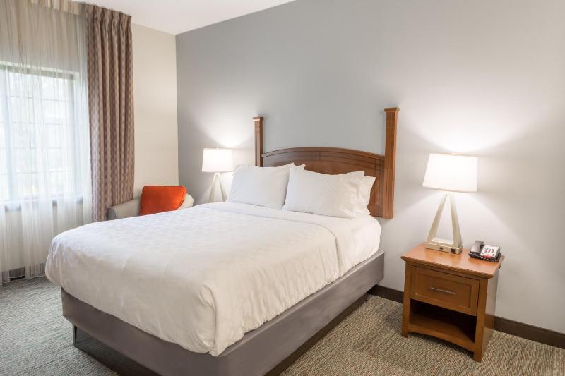 One-Bedroom King Suite with Sofa Bed image 2
