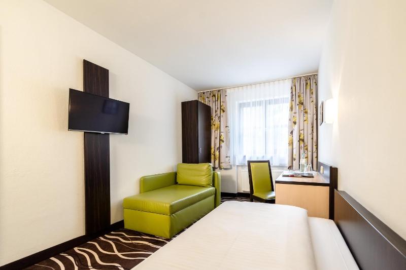 Standard Single Room image 3