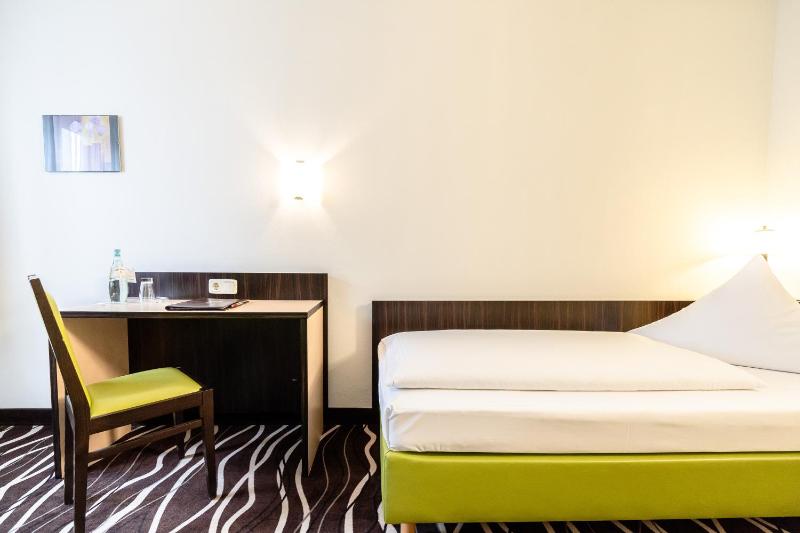 Standard Single Room image 4