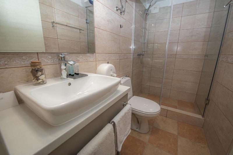 Deluxe King Room image 4