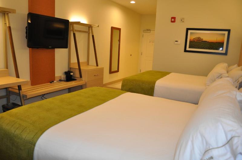 Standard Queen Room with Two Queen Beds image 3
